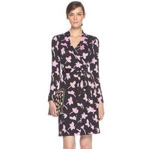 Diane Von Furstenberg New Jeanne Petal Dance Pink & Black Silk Wrap Dress - 4
